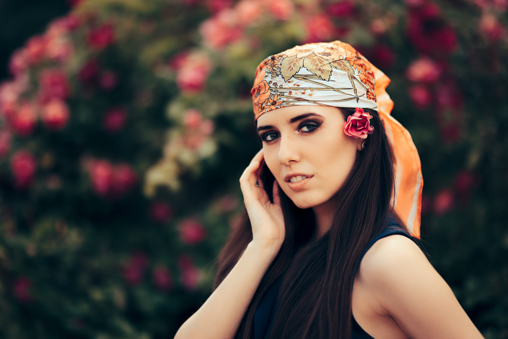 Model wearing colorful bandana in summer outfit by Studio 1