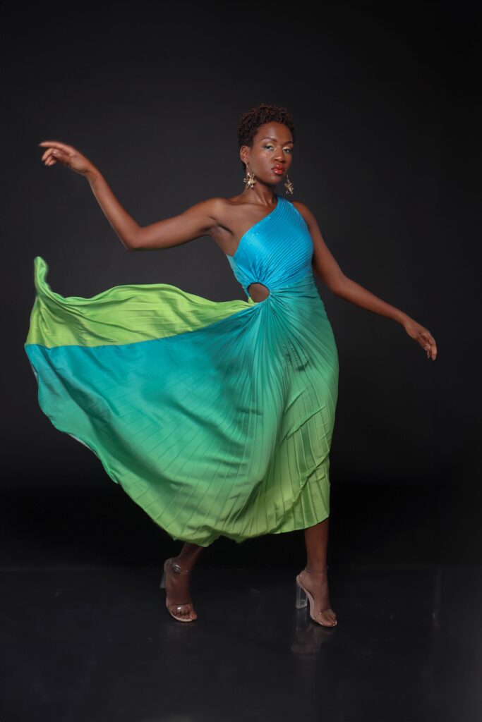 Easaunte signed with Exxcel